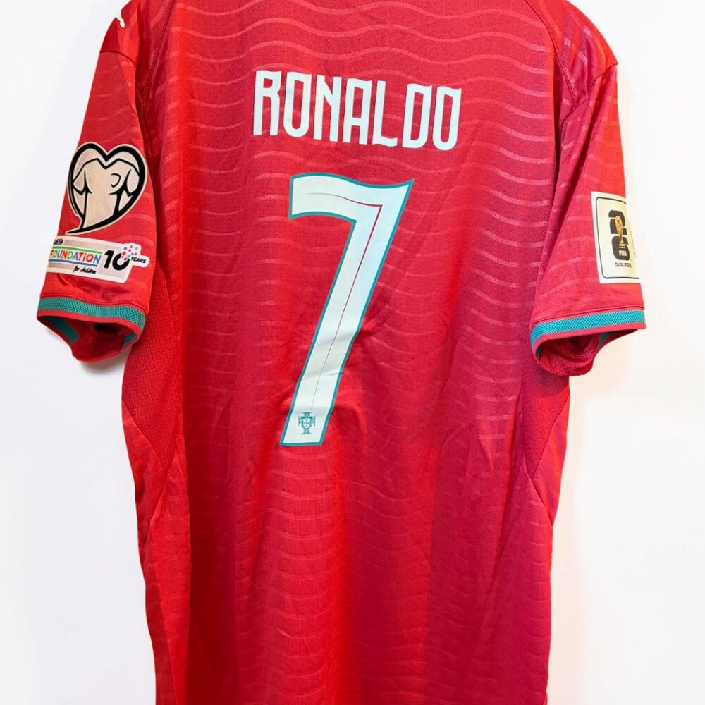 Portugal 2026 Red Soccer Jersey Ronaldo #7 Size L NEW - Picture 2 of 10